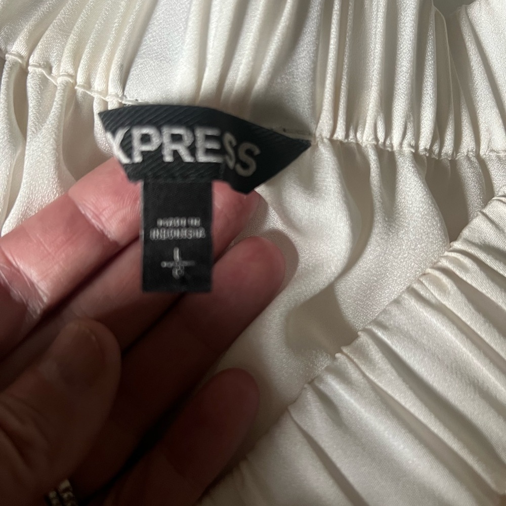 Express satin top - Picture 3 of 4